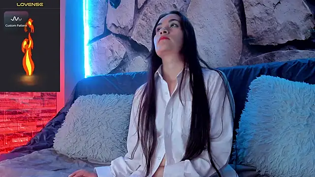 Snapshot of _Macadamiia_ chatting on March 2026 02:38:02 AM Macadamiia online show from March 2026 02:38:02 AM