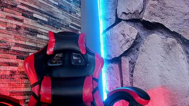 Snapshot of _Macadamiia_ chatting on March 2026 08:19:01 AM Macadamiia online show from March 2026 08:19:01 AM