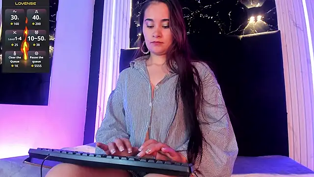 Snapshot of _Macadamiia_ chatting on March 2026 12:09:01 PM Macadamiia online show from March 2026 12:09:01 PM