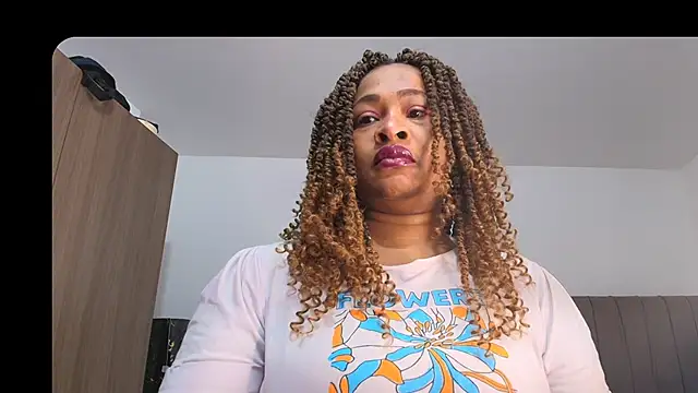 Snapshot of luxy_benet chatting on June 2026 08:31:02 AM luxy benet online show from June 2026 08:31:02 AM
