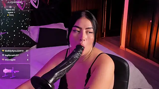 Emberrvelvet online show from March 2026 05:52:02 PM