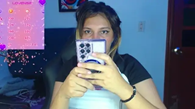 Snapshot of aurora_bela chatting on May 2026 11:00:02 PM aurora bela online show from May 2026 11:00:02 PM