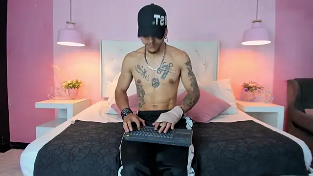 DanteLuxx online show from March 2026 03:33:02 AM