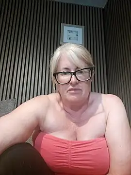 Snapshot of FlirtyFleur-x chatting on May 2026 06:58:01 PM FlirtyFleur-x online show from May 2026 06:58:01 PM