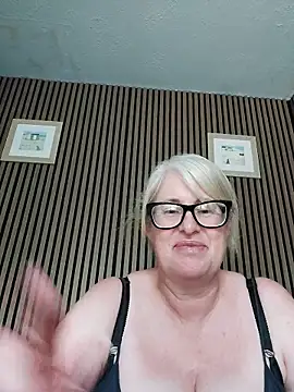 Snapshot of FlirtyFleur-x chatting on May 2026 01:08:01 PM FlirtyFleur-x online show from May 2026 01:08:01 PM