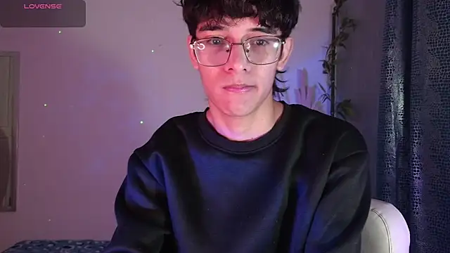 Snapshot of noah_millerx chatting on March 2026 04:14:02 AM noah millerx online show from March 2026 04:14:02 AM