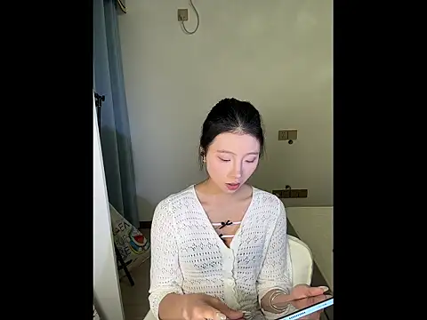 Y--F--LOVE online show from April 2026 03:56:01 PM