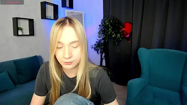 Snapshot of MellliissaDrream chatting on March 2026 01:23:02 AM MellliissaDrream online show from March 2026 01:23:02 AM