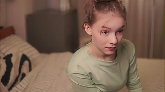 VenaLammo online show from March 2026 01:51:01 PM