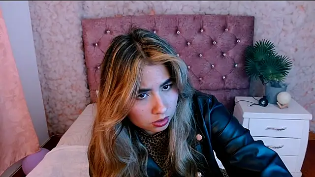 Sofiazaf  online show from March 2026 07:07:02 PM