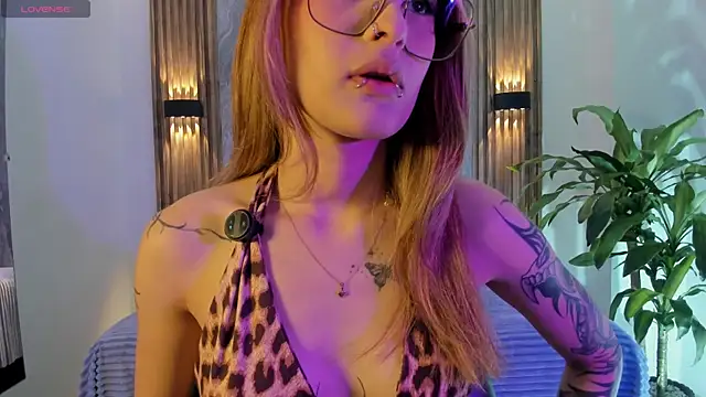 Snapshot of Melodylanee chatting on May 2026 11:04:02 AM Melodylanee online show from May 2026 11:04:02 AM