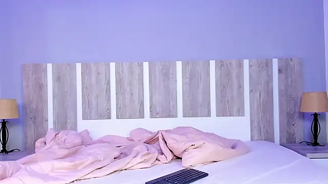 EmilySearss online show from April 2026 07:22:01 PM