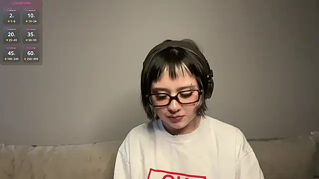 Snapshot of AueshaSimon chatting on March 2026 09:04:01 AM AueshaSimon online show from March 2026 09:04:01 AM