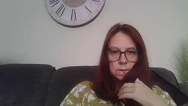 Snapshot of Cara-CurvyUK chatting on March 2026 02:56:01 PM Cara-CurvyUK online show from March 2026 02:56:01 PM