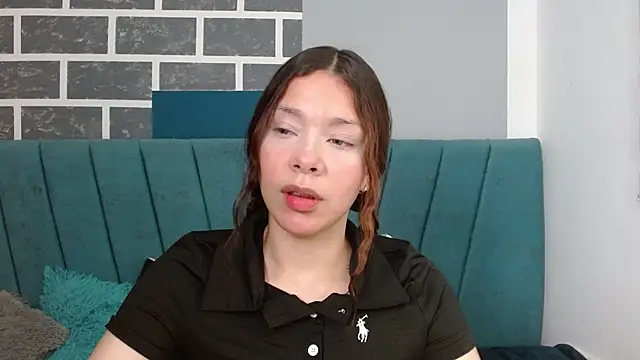 Snapshot of Sweet_kitty_05 chatting on May 2026 01:45:01 AM Sweet kitty 05 online show from May 2026 01:45:01 AM