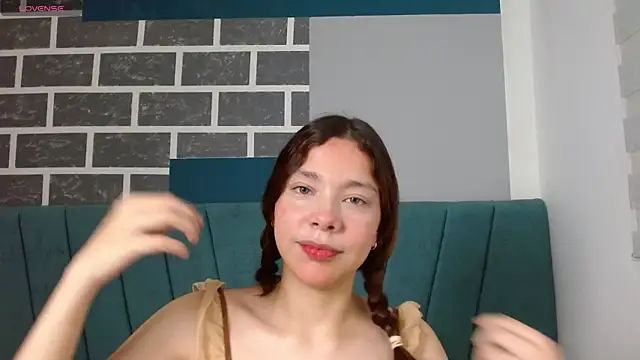 Snapshot of Sweet_kitty_05 chatting on May 2026 11:36:01 PM Sweet kitty 05 online show from May 2026 11:36:01 PM