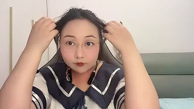 Snapshot of Susu-36E chatting on April 2026 08:23:01 AM Susu-36E online show from April 2026 08:23:01 AM