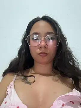 Snapshot of Aliciaa-petite chatting on July 2026 03:20:02 AM Aliciaa-petite online show from July 2026 03:20:02 AM