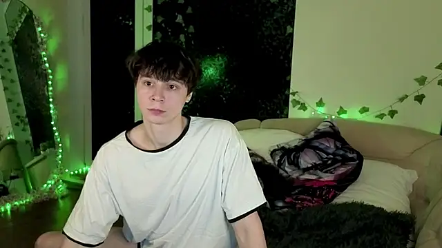 AnthonyCuutie online show from April 2026 06:48:02 PM