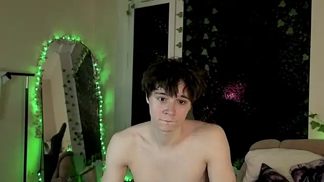 AnthonyCuutie online show from April 2026 07:58:02 PM