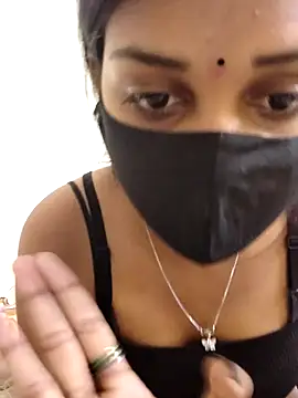 MAYA BED GIRL online show from May 2026 10:18:02 PM