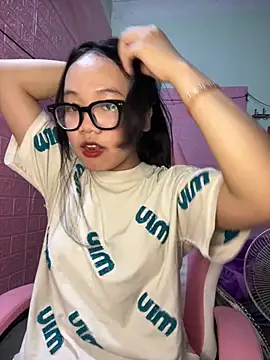 Snapshot of Leeeeiu chatting on March 2026 07:10:02 PM Leeeeiu online show from March 2026 07:10:02 PM