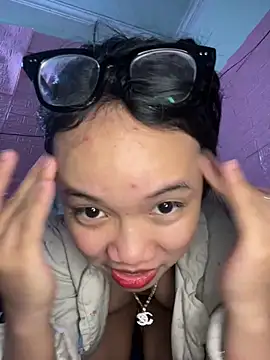 Snapshot of Leeeeiu chatting on March 2026 12:44:01 PM Leeeeiu online show from March 2026 12:44:01 PM