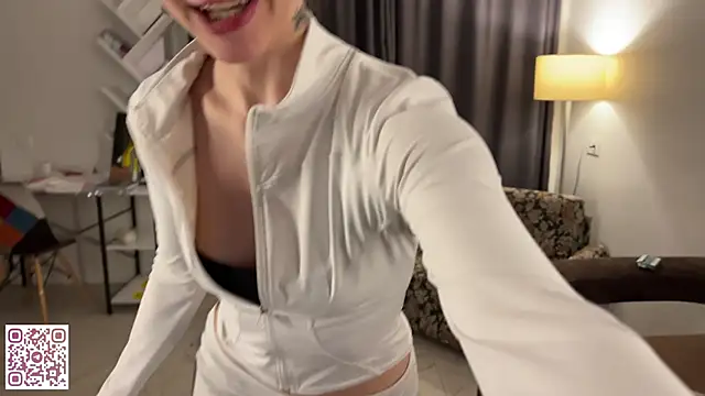 Snapshot of Lolatatee chatting on May 2026 05:31:01 PM Lolatatee online show from May 2026 05:31:01 PM