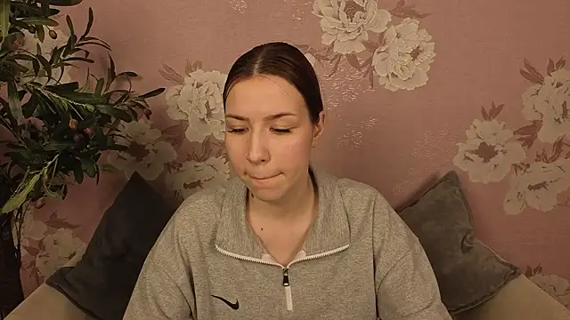 Snapshot of AleshiaFontes chatting on March 2026 11:49:01 AM AleshiaFontes online show from March 2026 11:49:01 AM