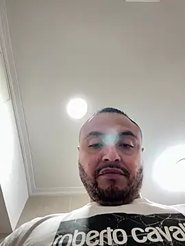 alexandeerr1986 online show from May 2026 11:00:01 PM