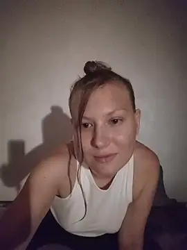 Snapshot of August_Shine chatting on June 2026 06:01:01 PM August Shine online show from June 2026 06:01:01 PM