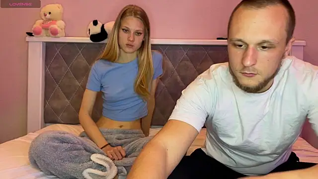 Snapshot of lion_and_kittyy chatting on April 2026 04:12:01 PM lion and kittyy online show from April 2026 04:12:01 PM
