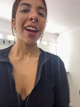 Snapshot of VioletaHills_ chatting on March 2026 12:43:02 PM VioletaHills online show from March 2026 12:43:02 PM