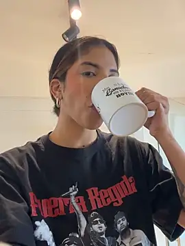 Snapshot of VioletaHills_ chatting on April 2026 01:31:01 PM VioletaHills online show from April 2026 01:31:01 PM