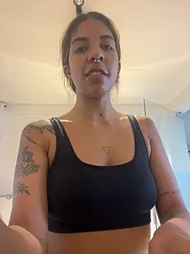 Snapshot of VioletaHills_ chatting on April 2026 12:13:01 PM VioletaHills online show from April 2026 12:13:01 PM