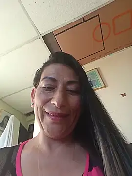 Snapshot of Lucia_Rios chatting on June 2026 10:43:01 PM Lucia Rios online show from June 2026 10:43:01 PM