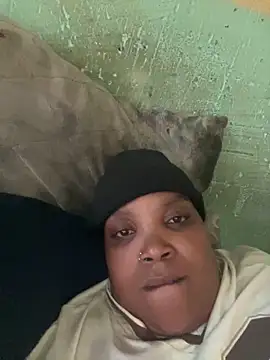 Snapshot of friendlybitch22 chatting on April 2026 03:34:01 PM friendlybitch22 online show from April 2026 03:34:01 PM