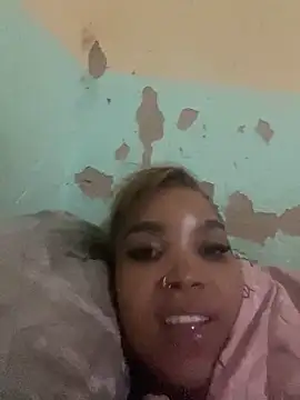 Snapshot of friendlybitch22 chatting on April 2026 02:38:01 AM friendlybitch22 online show from April 2026 02:38:01 AM