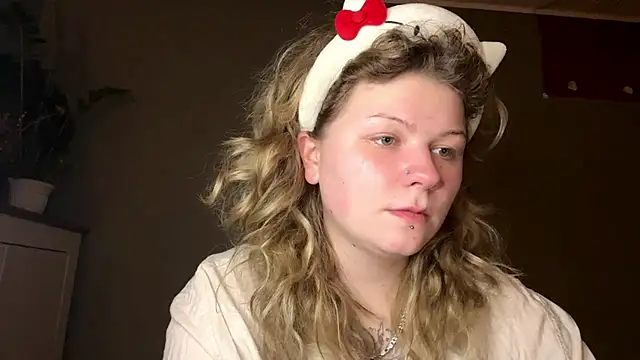 YoungAlina online show from April 2026 08:20:02 PM