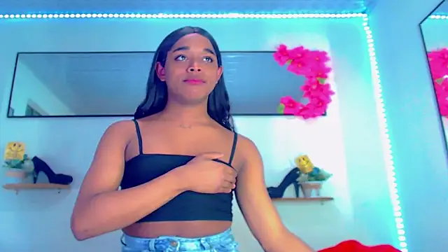 Snapshot of Nashla_D_- chatting on April 2026 10:32:02 PM Nashla D - online show from April 2026 10:32:02 PM