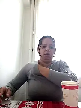 Snapshot of roxana_e43 chatting on May 2026 04:41:02 AM roxana e43 online show from May 2026 04:41:02 AM