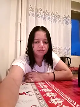 Snapshot of roxana_e43 chatting on May 2026 06:02:02 PM roxana e43 online show from May 2026 06:02:02 PM