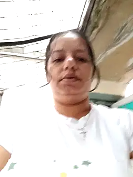 Snapshot of roxana_e43 chatting on June 2026 05:49:02 AM roxana e43 online show from June 2026 05:49:02 AM