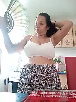 Snapshot of roxana_e43 chatting on June 2026 03:49:02 PM roxana e43 online show from June 2026 03:49:02 PM