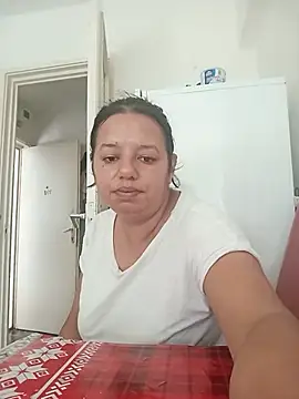 Snapshot of roxana_e43 chatting on June 2026 11:43:02 AM roxana e43 online show from June 2026 11:43:02 AM