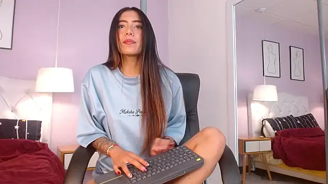 Cataleyaa23 online show from June 2026 07:35:02 PM