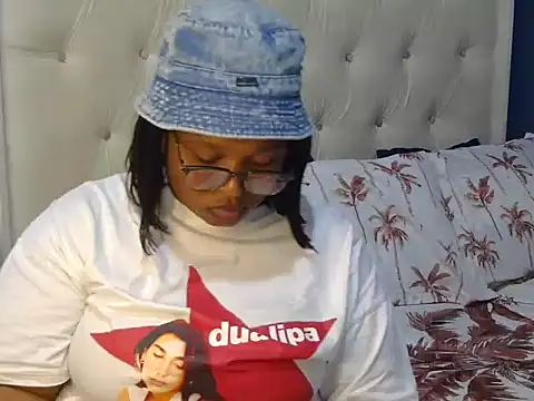 Cuddle Zee online show from May 2026 02:25:02 PM