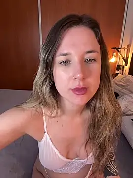 Snapshot of soytina_virtuall chatting on April 2026 02:44:01 PM soytina virtuall online show from April 2026 02:44:01 PM