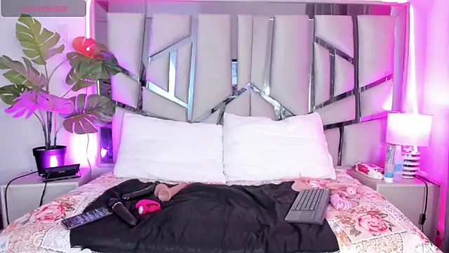 lucy davies online show from March 2026 11:46:02 AM