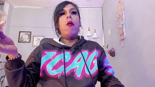 Nahomy Collins  online show from March 2026 07:20:02 PM